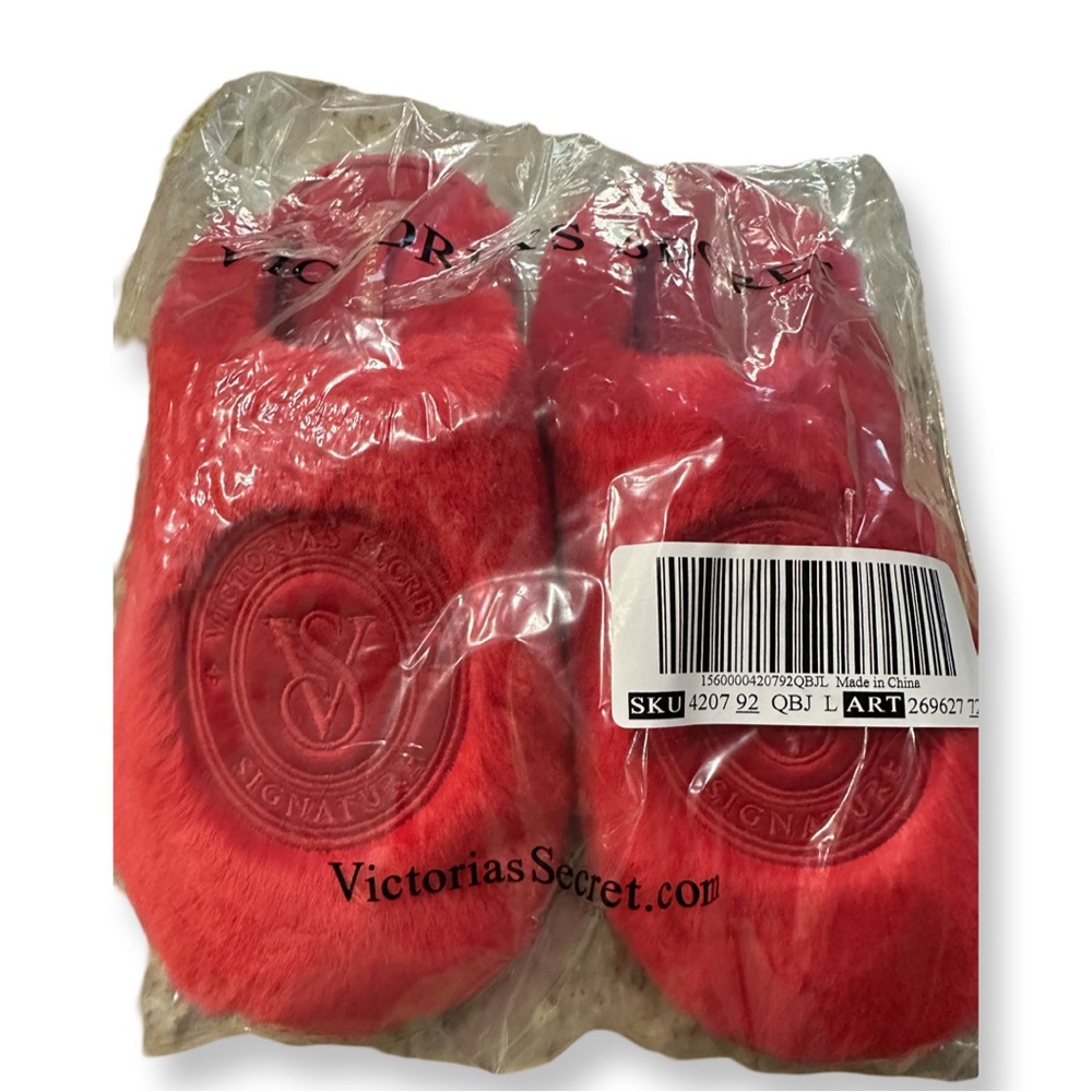 Victoria’s Secret Heritage Logo Plush faux fur red cozy slippers Large 9/10 New - Picture 6 of 9